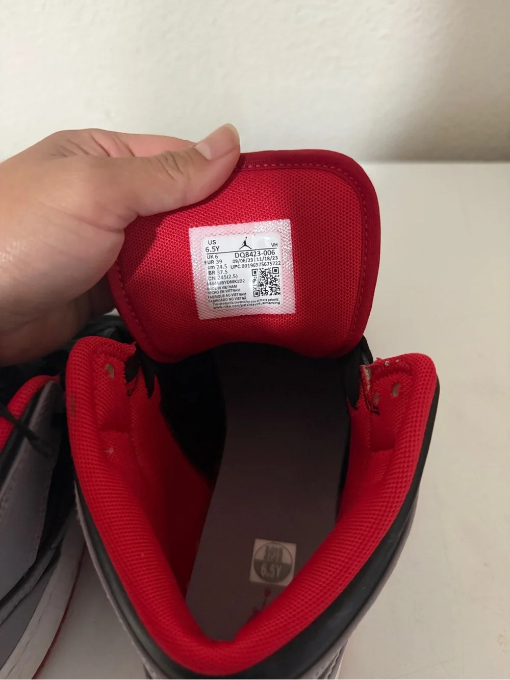 Nike mid top